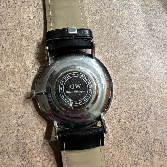 Daniel Wellington Watch - Picture 3 of 4